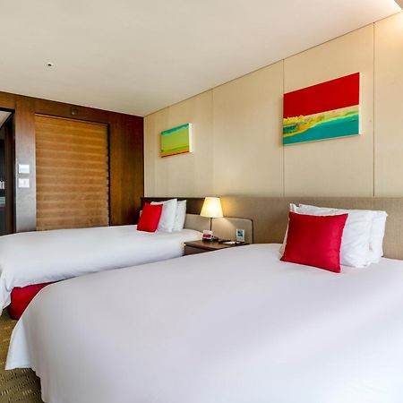 Ramada By Wyndham Jeju Hamdeok Hotel Екстериор снимка
