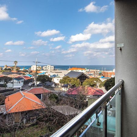 Ramada By Wyndham Jeju Hamdeok Hotel Екстериор снимка