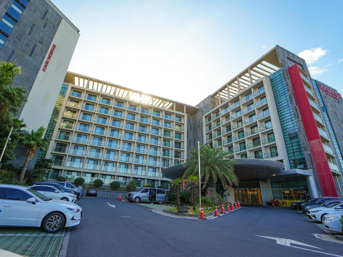 Ramada By Wyndham Jeju Hamdeok Hotel Екстериор снимка