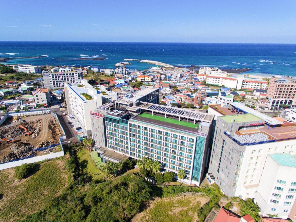 Ramada By Wyndham Jeju Hamdeok Hotel Екстериор снимка