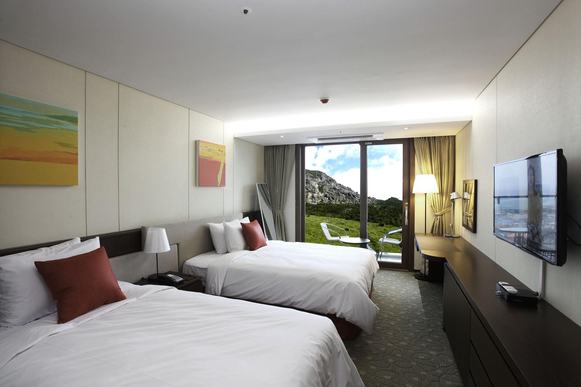 Ramada By Wyndham Jeju Hamdeok Hotel Екстериор снимка