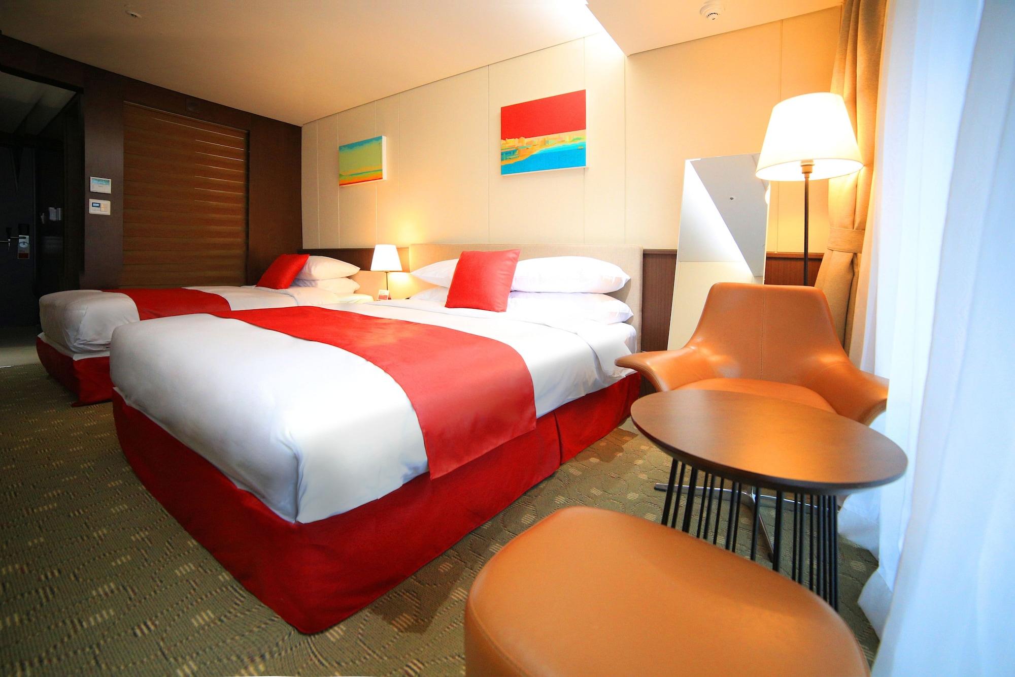 Ramada By Wyndham Jeju Hamdeok Hotel Екстериор снимка
