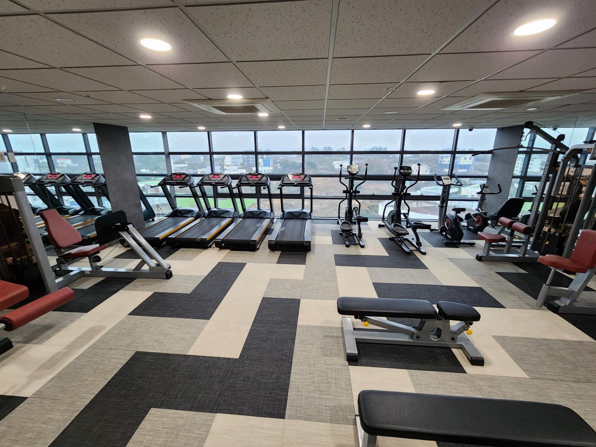Ramada By Wyndham Jeju Hamdeok Hotel Екстериор снимка