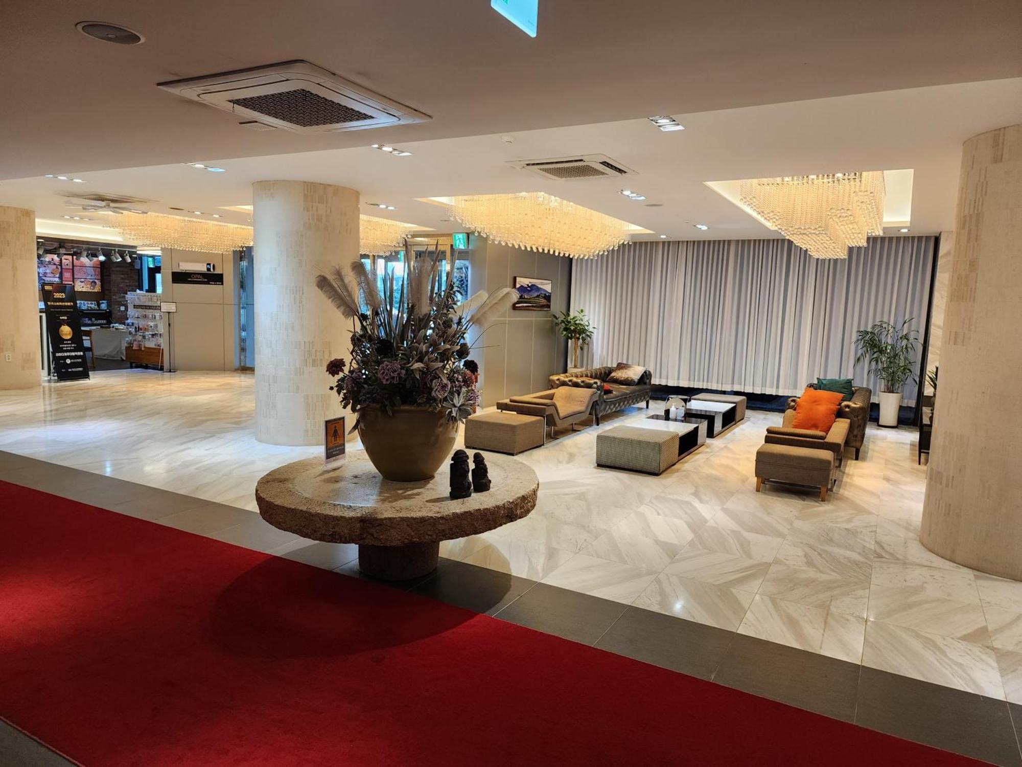 Ramada By Wyndham Jeju Hamdeok Hotel Екстериор снимка