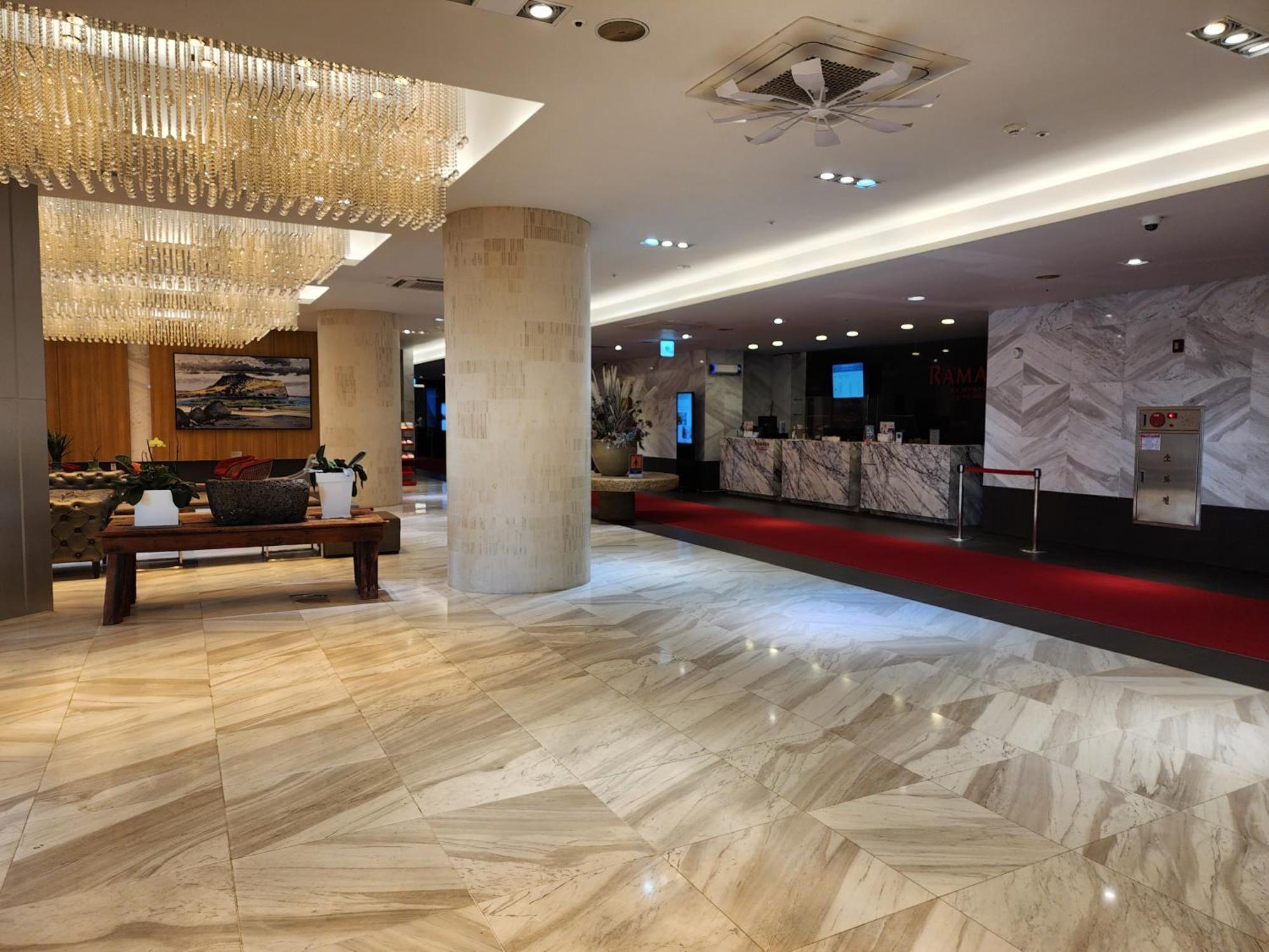 Ramada By Wyndham Jeju Hamdeok Hotel Екстериор снимка