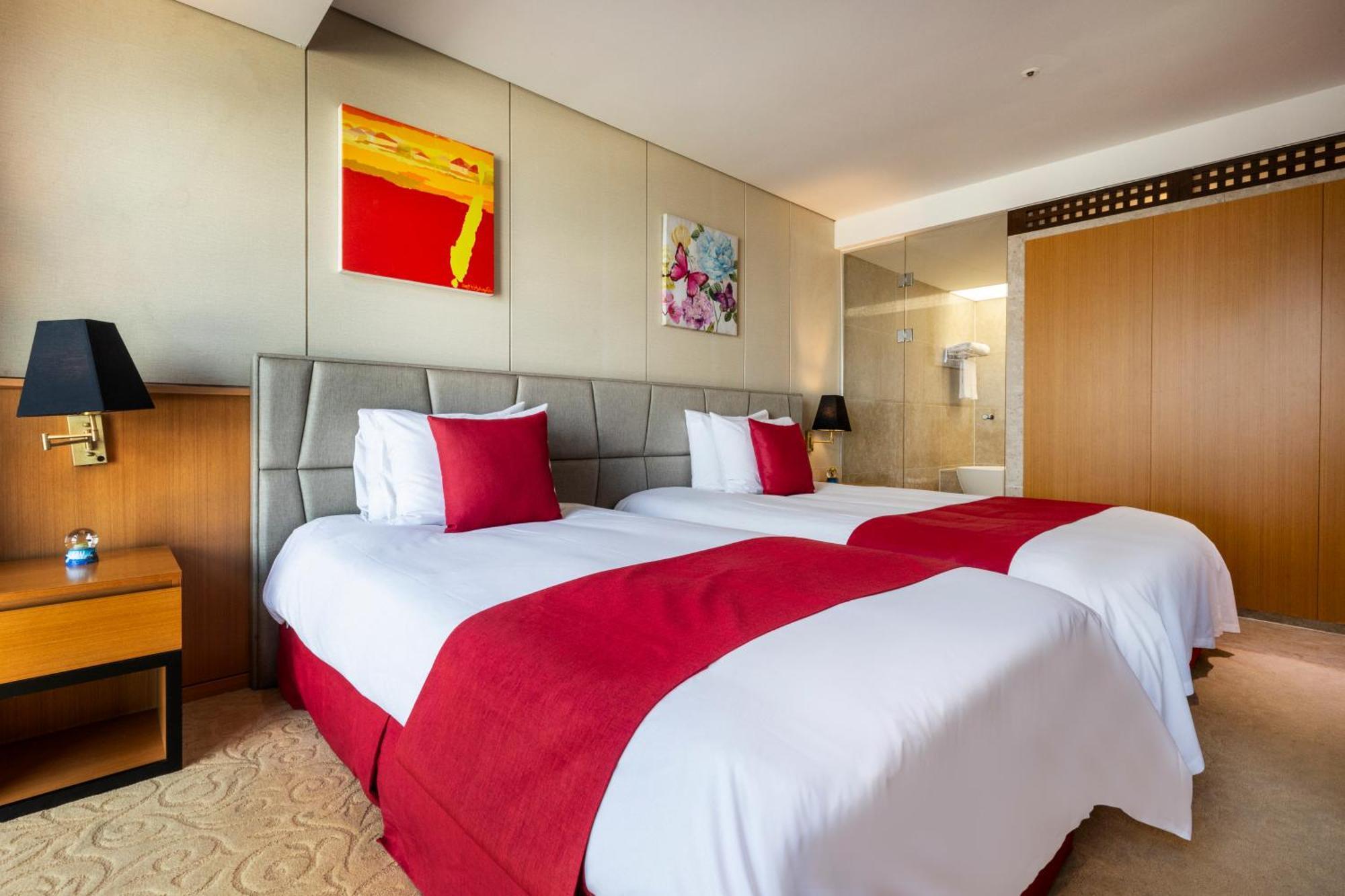 Ramada By Wyndham Jeju Hamdeok Hotel Екстериор снимка