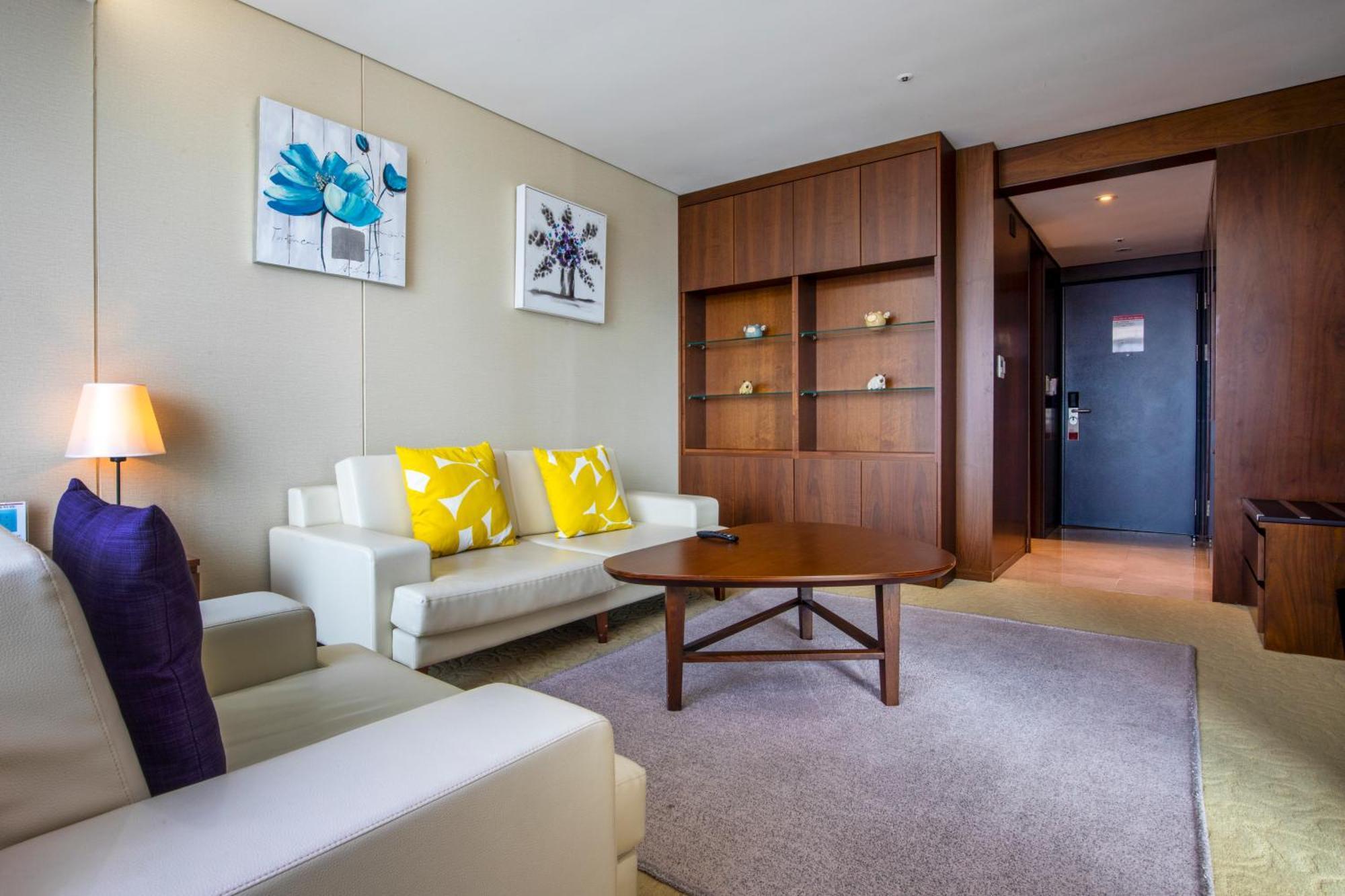 Ramada By Wyndham Jeju Hamdeok Hotel Екстериор снимка