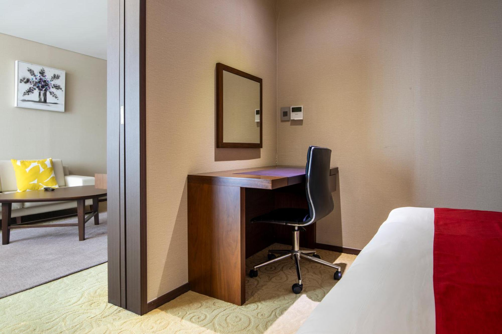 Ramada By Wyndham Jeju Hamdeok Hotel Екстериор снимка