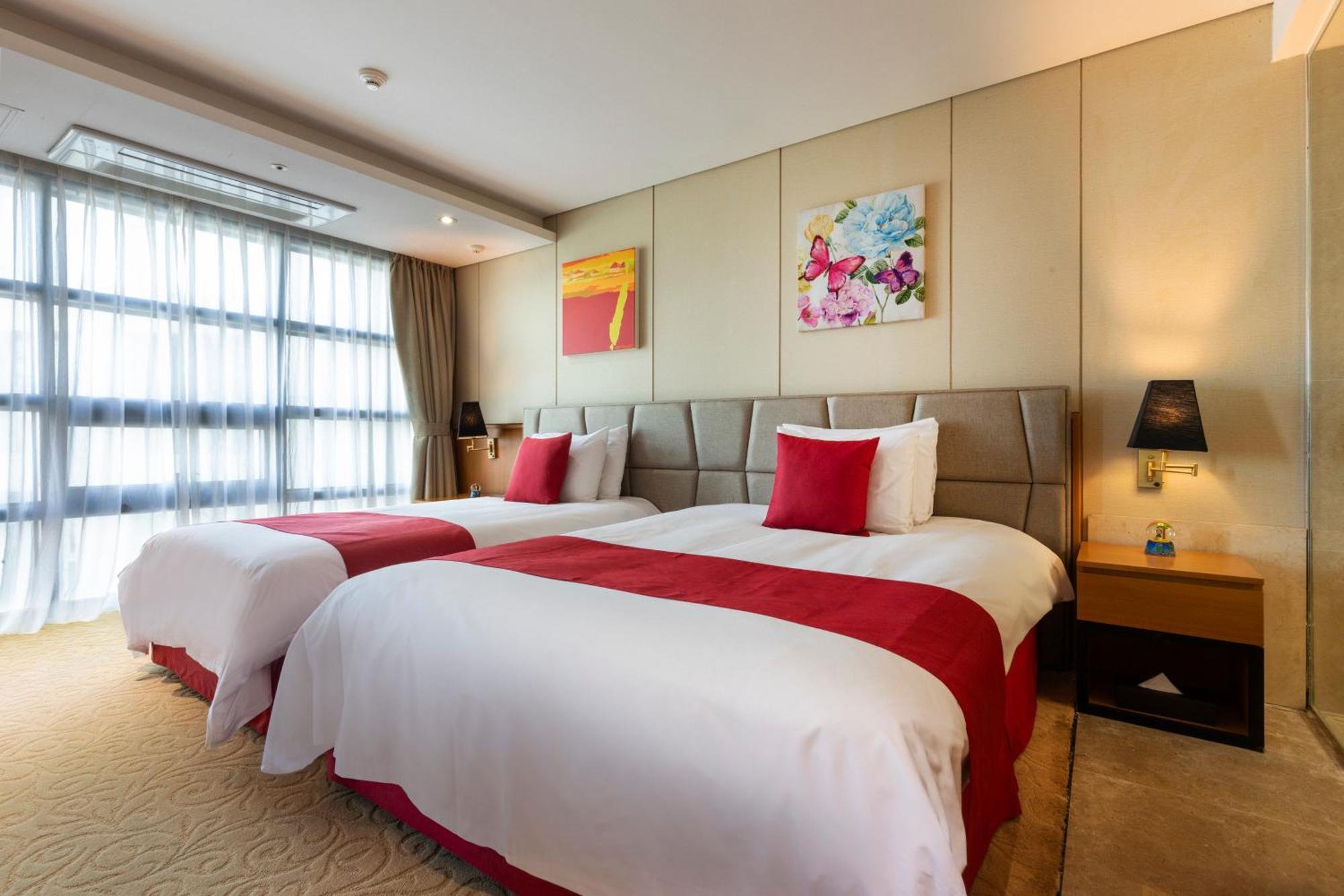 Ramada By Wyndham Jeju Hamdeok Hotel Екстериор снимка