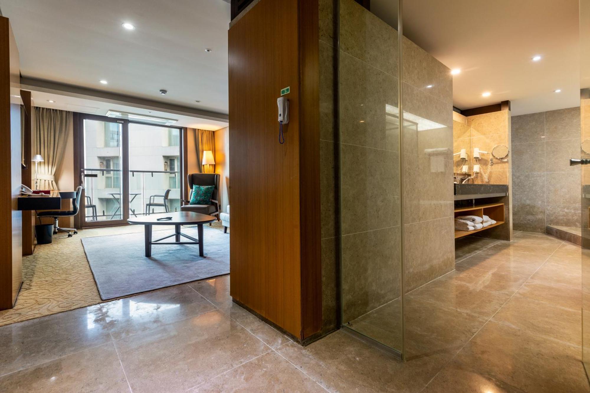 Ramada By Wyndham Jeju Hamdeok Hotel Екстериор снимка