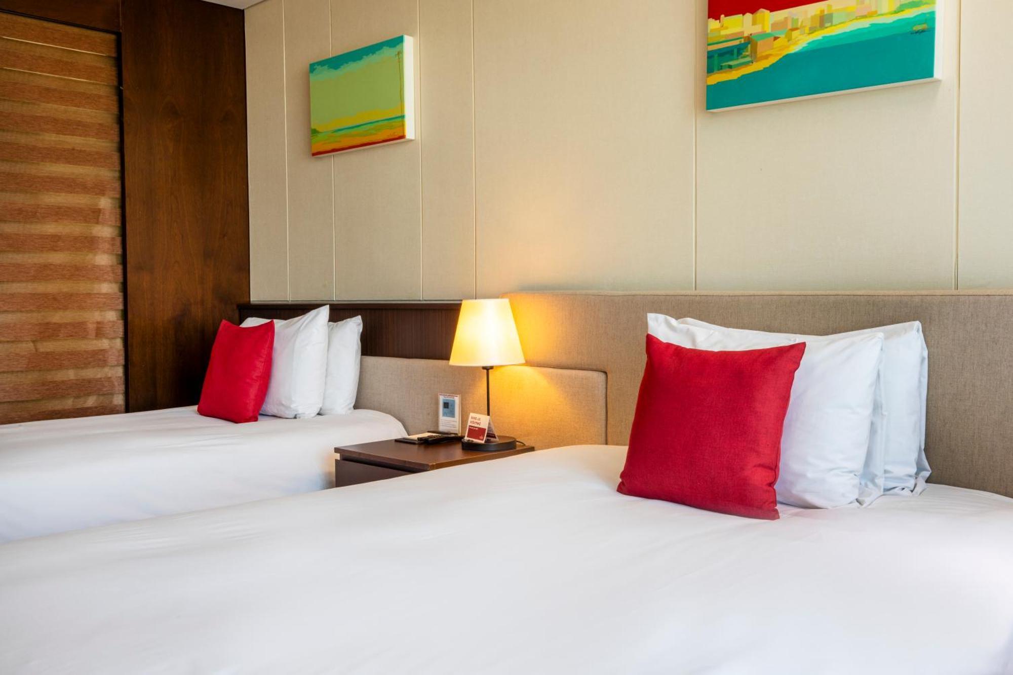 Ramada By Wyndham Jeju Hamdeok Hotel Екстериор снимка