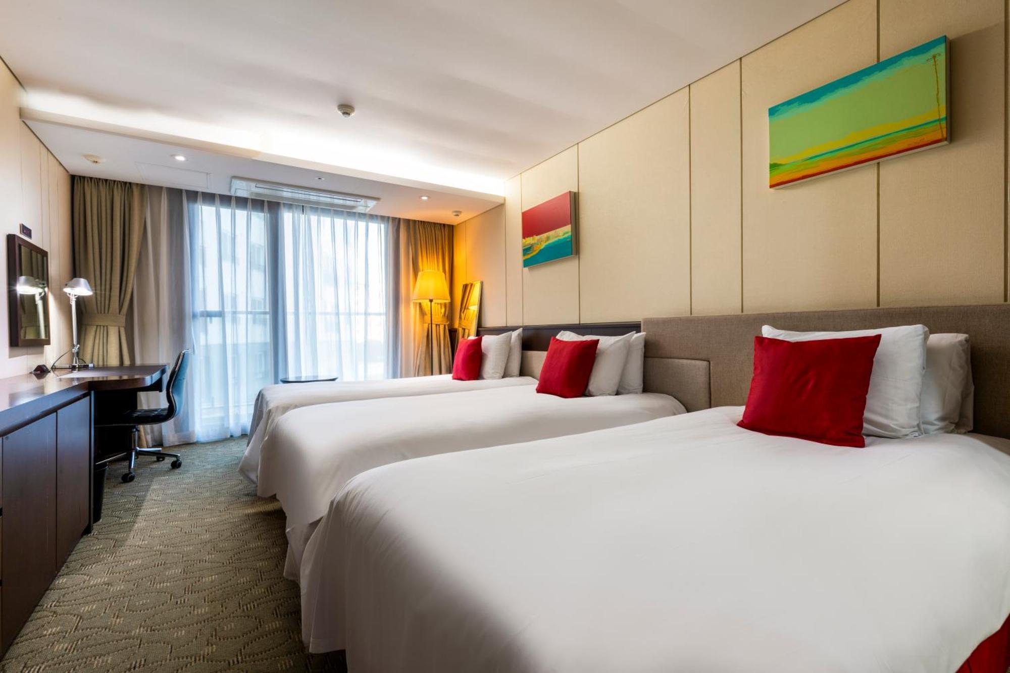 Ramada By Wyndham Jeju Hamdeok Hotel Екстериор снимка